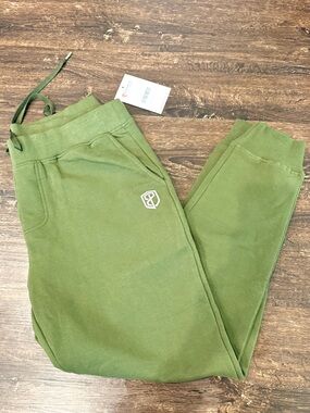 NWT Born Primitive Women’s Military Green Jogger Sweatpants, Large.